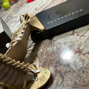 Apostrophe sexy gold thong shoes S-8